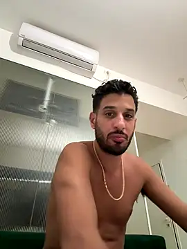 Snapshot of husbandandwifetobe chatting on October 24, 10:00 am husbandandwifetobe online show from October 24, 10:00 am