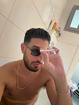 Snapshot of husbandandwifetobe chatting on November 29, 8:50 am husbandandwifetobe online show from November 29, 8:50 am