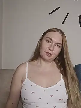 Snapshot of KisaVixen chatting on June 19, 6:34 pm KisaVixen online show from June 19, 6:34 pm
