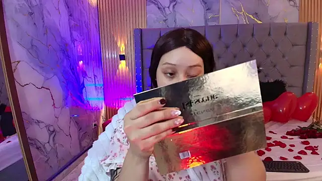 Suxan White  online show from February 14, 12:35 pm