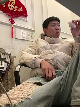 linh21107 online show from April 22, 1:34 pm