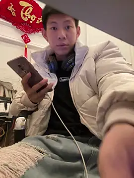 linh21107 online show from April 24, 1:13 pm