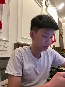 linh21107 online show from May 3, 1:17 pm