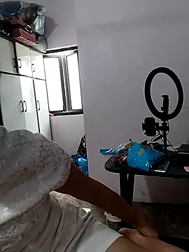 linda bae00 online show from October 15, 7:52 am