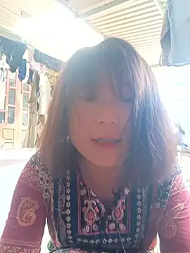 Snapshot of linda_bae00 chatting on May 5, 11:07 am linda bae00 online show from May 5, 11:07 am