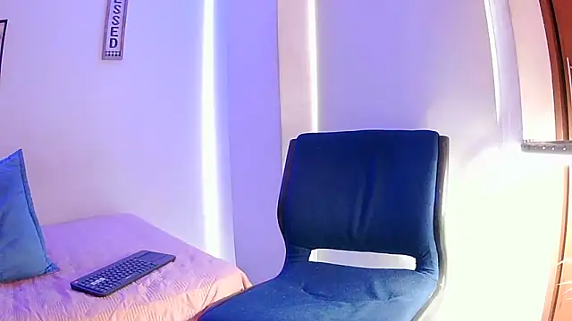   abrill   online show from September 9, 10:09 pm