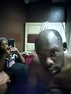 Snapshot of TinnyVsGiant chatting on November 11, 8:09 pm TinnyVsGiant online show from November 11, 8:09 pm