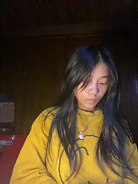 Snapshot of EmLy02 chatting on October 8, 11:13 pm EmLy02 online show from October 8, 11:13 pm