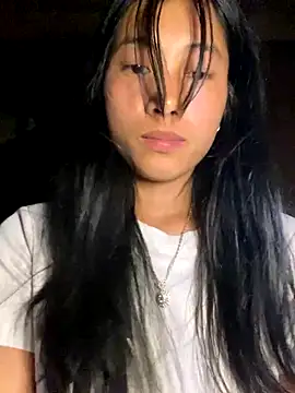 Snapshot of EmLy02 chatting on October 31, 11:44 am EmLy02 online show from October 31, 11:44 am