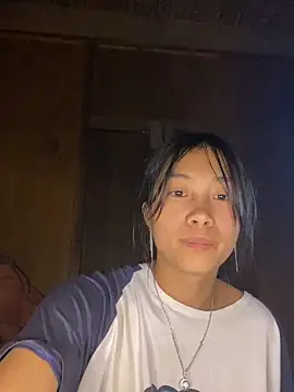 Snapshot of EmLy02 chatting on November 15, 1:18 pm EmLy02 online show from November 15, 1:18 pm