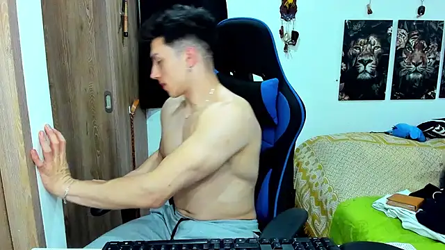 Snapshot of javiersexymann chatting on December 13, 12:09 am javiersexymann online show from December 13, 12:09 am