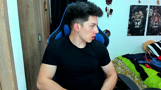 Snapshot of javiersexymann chatting on December 21, 8:54 pm javiersexymann online show from December 21, 8:54 pm