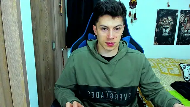 Snapshot of javiersexymann chatting on January 5, 3:32 am javiersexymann online show from January 5, 3:32 am