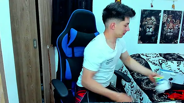 Snapshot of javiersexymann chatting on January 22, 4:44 pm javiersexymann online show from January 22, 4:44 pm