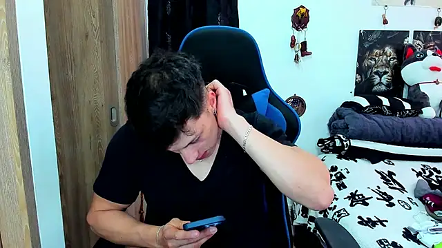 Snapshot of javiersexymann chatting on February 12, 7:24 pm javiersexymann online show from February 12, 7:24 pm