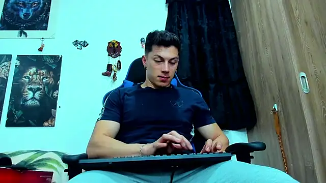 Snapshot of javiersexymann chatting on March 15, 3:29 am javiersexymann online show from March 15, 3:29 am