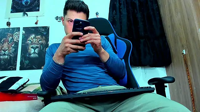 Snapshot of javiersexymann chatting on March 16, 11:47 pm javiersexymann online show from March 16, 11:47 pm