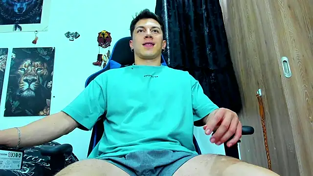 Snapshot of javiersexymann chatting on March 20, 9:13 pm javiersexymann online show from March 20, 9:13 pm