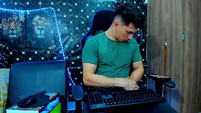 Snapshot of javiersexymann chatting on September 23, 11:41 pm javiersexymann online show from September 23, 11:41 pm