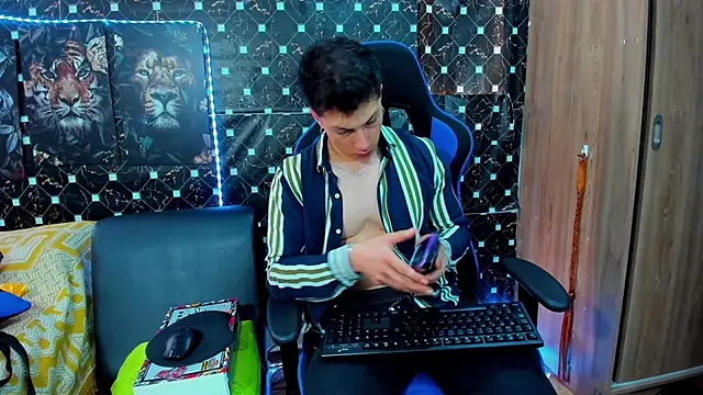 Snapshot of javiersexymann chatting on September 30, 8:58 pm javiersexymann online show from September 30, 8:58 pm