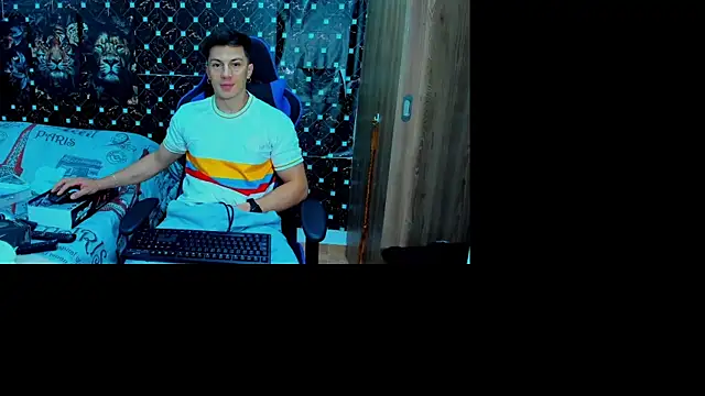 Snapshot of javiersexymann chatting on December 4, 11:46 pm javiersexymann online show from December 4, 11:46 pm