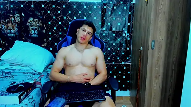 Snapshot of javiersexymann chatting on December 16, 5:45 am javiersexymann online show from December 16, 5:45 am