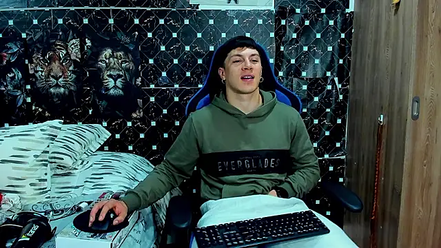 javiersexymann online show from February 20, 5:15 am