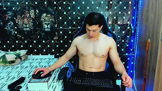 javiersexymann online show from June 9, 7:03 pm