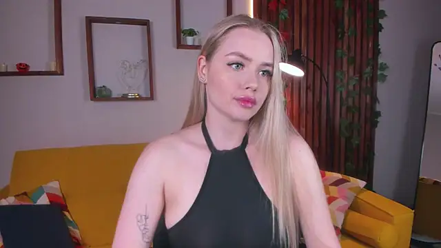 Snapshot of AvroraGoldie chatting on November 14, 3:27 am AvroraGoldie online show from November 14, 3:27 am