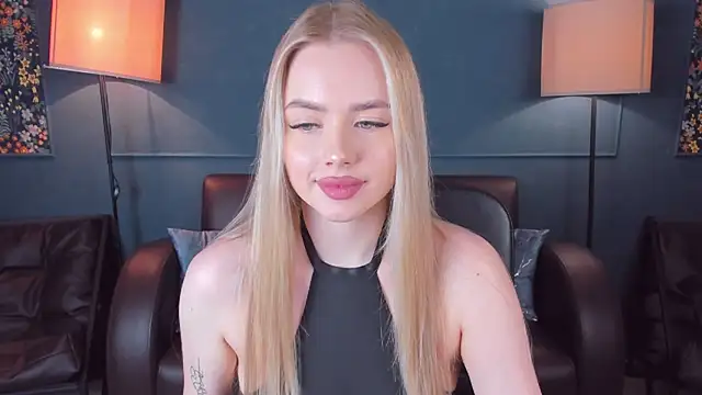 Snapshot of AvroraGoldie chatting on November 25, 10:37 am AvroraGoldie online show from November 25, 10:37 am