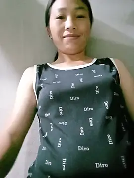 Snapshot of lucybaby00 chatting on May 18, 10:37 pm lucybaby00 online show from May 18, 10:37 pm
