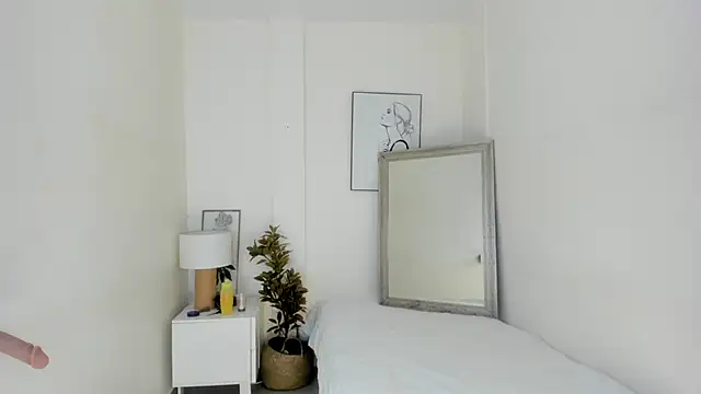 Snapshot of emy_barnert chatting on December 2, 12:32 pm emy barnert online show from December 2, 12:32 pm