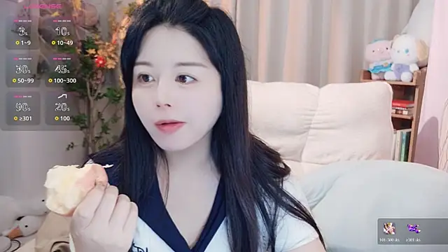 Snapshot of SweetTease2025 chatting on October 5, 2:37 pm SweetTease2025 online show from October 5, 2:37 pm
