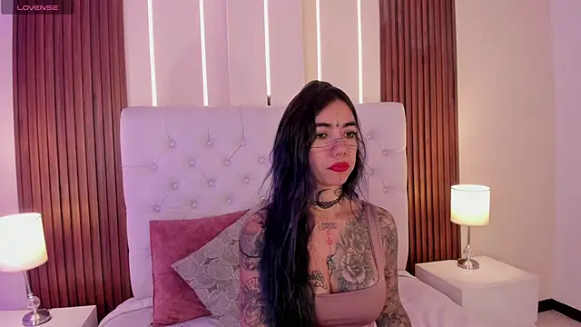 Snapshot of ViolettaAlemida chatting on September 20, 12:17 pm ViolettaAlemida online show from September 20, 12:17 pm