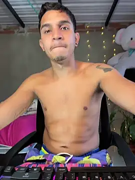 Snapshot of Angel_latinboy chatting on May 20, 12:44 pm Angel latinboy online show from May 20, 12:44 pm