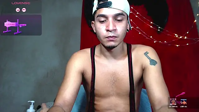 Snapshot of Angel_latinboy chatting on May 25, 1:28 pm Angel latinboy online show from May 25, 1:28 pm