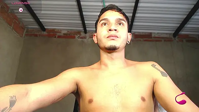 Snapshot of Angel_latinboy chatting on June 11, 1:42 pm Angel latinboy online show from June 11, 1:42 pm