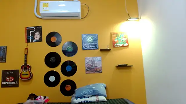 skinnyverus18 online show from September 17, 6:42 pm