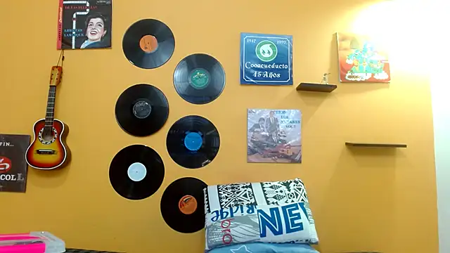 skinnyverus18 online show from September 21, 6:53 pm