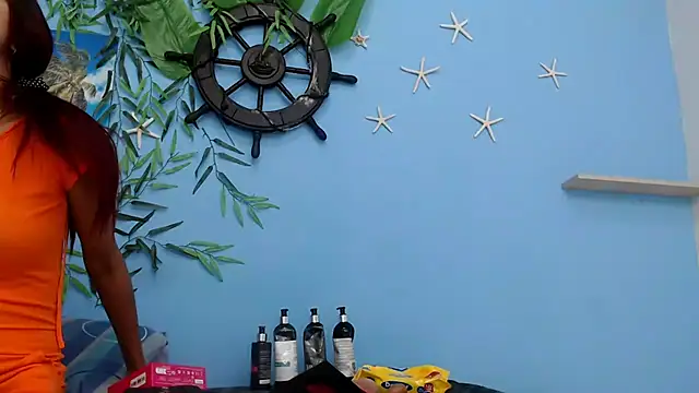 Snapshot of skinnyverus18 chatting on June 10, 1:54 pm skinnyverus18 online show from June 10, 1:54 pm