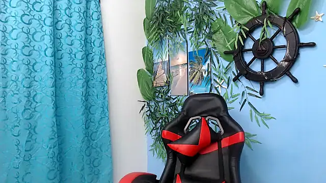 Snapshot of skinnyverus18 chatting on June 13, 5:22 pm skinnyverus18 online show from June 13, 5:22 pm