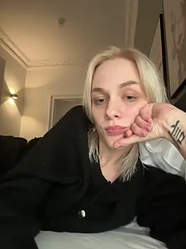 Snapshot of DaryaDoll chatting on November 30, 10:25 pm DaryaDoll online show from November 30, 10:25 pm