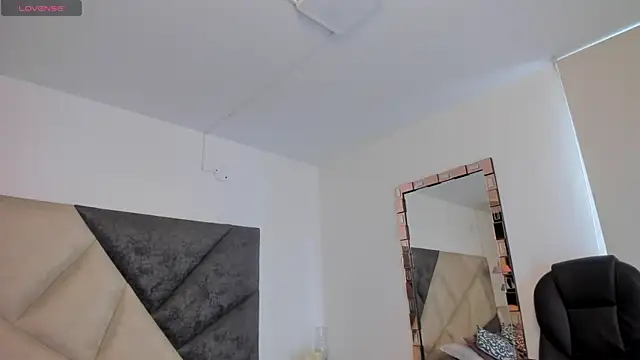 SaraWagner  online show from September 25, 6:11 pm