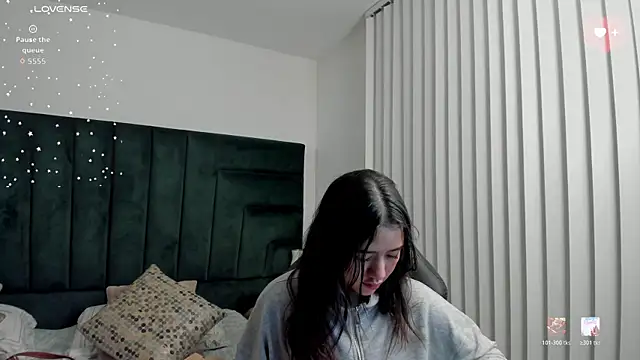 Snapshot of SaraWagner_ chatting on May 19, 12:27 am SaraWagner online show from May 19, 12:27 am