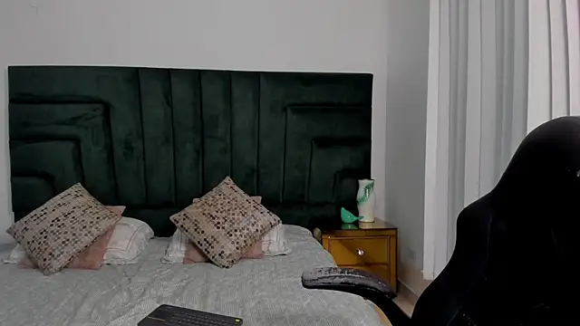 Snapshot of SaraWagner_ chatting on May 19, 1:56 am SaraWagner online show from May 19, 1:56 am