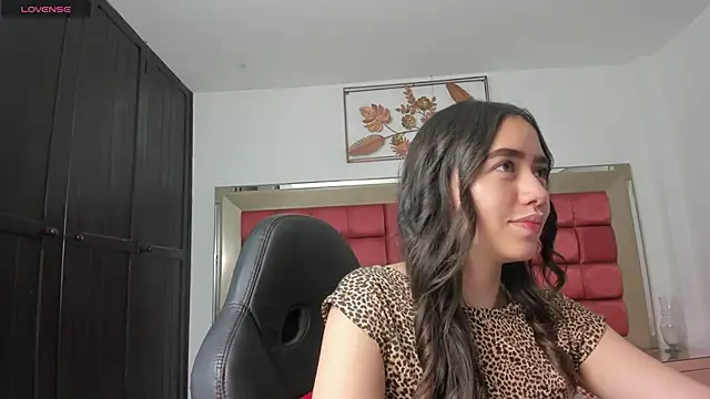 Snapshot of SaraWagner_ chatting on June 8, 12:14 am SaraWagner online show from June 8, 12:14 am