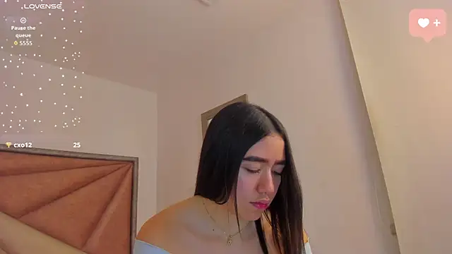 Snapshot of SaraWagner_ chatting on June 11, 12:32 am SaraWagner online show from June 11, 12:32 am