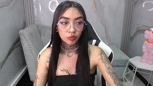 Snapshot of Ashley_Blum_v chatting on October 10, 8:08 pm Ashley Blum v online show from October 10, 8:08 pm