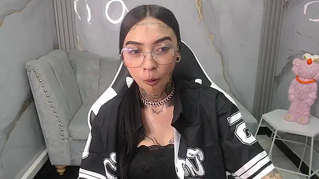 Snapshot of Ashley_Blum_v chatting on October 17, 8:00 pm Ashley Blum v online show from October 17, 8:00 pm