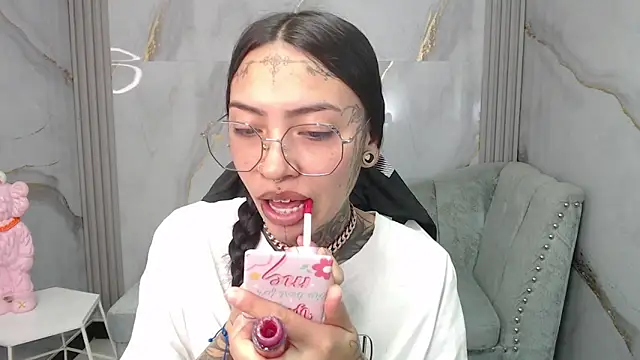 Snapshot of Ashley_Blum_v chatting on November 12, 8:08 pm Ashley Blum v online show from November 12, 8:08 pm